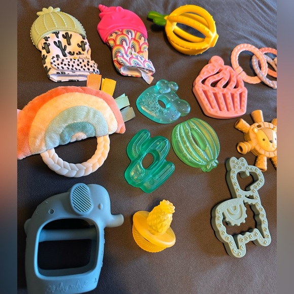Itzy Ritzy teethers - Picture 2 of 3